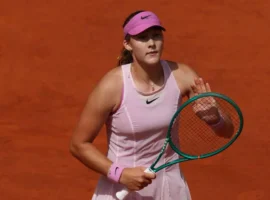 Мирра Андреева забавно потеряла серёжку на Ролан Гаррос mirra andreeva zabavno poteryala seryozhku na rolan garros-tstpp-ru-0