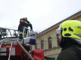 Пожар локализовали в Москве, спасатели МЧС РФ действуют на Пятницкой pozhar lokalizovali v moskve spasateli mchs rf dejstvuyut na pyatniczkoj-tstpp-ru-0