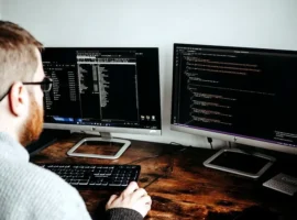 zarplaty itspeczialistov rastut medlennee odnako razrabotchiki poluchayut do 500 tysyach-tstpp-ru-0