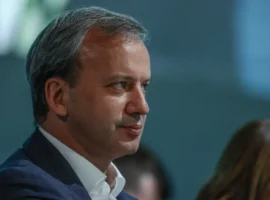 dvorkovich brosaet vyzov  turlov i anand ryadom v borbe za -tstpp-ru-0