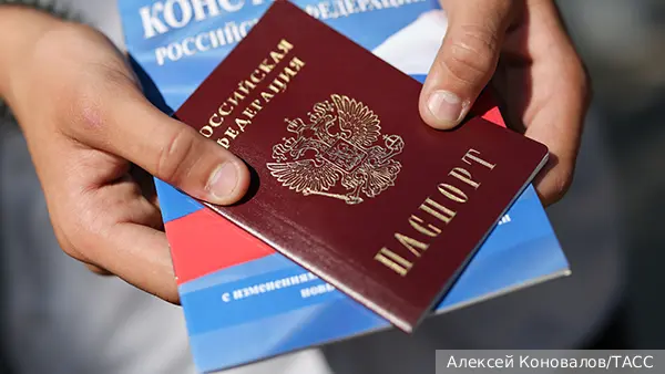 Путин освободил украинцев от справки о судимости при получении паспорта России