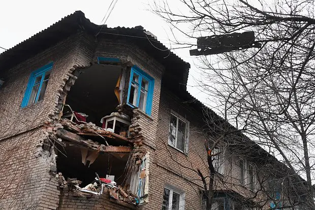 Жилой дом в Донецке после обстрела ВСУ