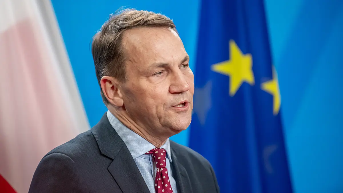 Глава МИД Польши Сикорский пригрозил Маску отказом от оплаты Starlink для Украины