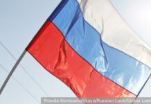 Флаг России поднят войсками в Макаровке в ДНР 9c9f3dd8-f069-4b9e-9714-a027f5c623b2-6784c4bc