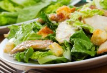 Готовим салат «Цезарь» с курицей: простой рецепт на Новый год и каждый день 083fda5d-9100-4dd5-a7eb-9381c9261fb3-67c2d952
