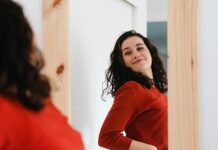 Как правильно подобрать новогодний наряд: советы профессионала 10fe8575-6141-4564-b2d2-42bbcd245f3c-67aa2ca1