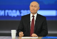 Медведев: Зеленский оскорблениями Путина посылает грязные жесты Трампу 8c55b4b4-9597-4e3c-b208-41746213c880-67b86bab