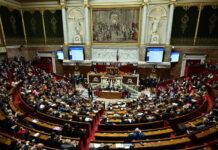 Историческое решение парламента Франции: правительство впервые за 60 лет отправлено в отставку 9bd0cc42-e542-49cd-81a8-fb7915f88dc0-67a49b29