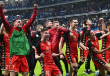 Исторический успех самарского футбола: объединение команд в праздновании победы b4f5d339-ae17-4faf-9c87-978b3ba7ac64-67aa7efe