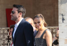 Бен Аффлек с улыбкой встретился с Дженнифер Лопес и Дженнифер Гарнер d973f3ca-d10c-4b24-9d91-996b95029f76-67b201b0