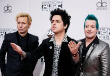 Green Day творчески переосмыслили легендарный хит на концерте 481ef222-ddb6-4019-9ee9-0816e870a42e-67e5958a
