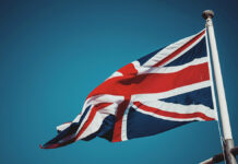 Удивительная находка древней бутылки с загадочным содержимым в Британии 964c9144-40ae-4875-b6a9-b56399179c03-67ea481b