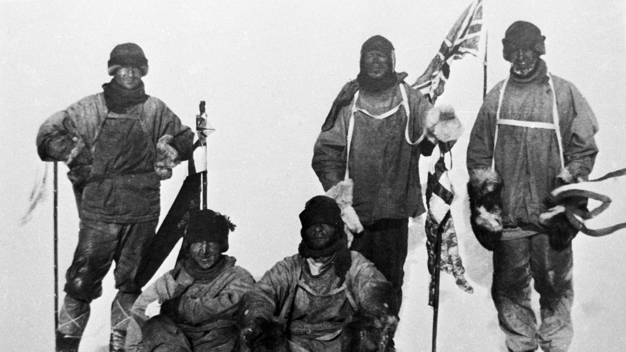 Участники Британской антарктической экспедиции на Южном полюсе