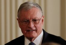 Закон помешал спецпосланнику Трампа прибыть в Киев: что стоит за отменой важного визита a0e8565b-9ab3-45f4-bf68-c18716f4fc6f-67d483d1