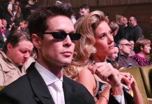 Элегантный шоумен Марк Тишман удивил публику креативным образом d39dd436-81e3-4dab-8446-a63094b2b72b-67d427cc