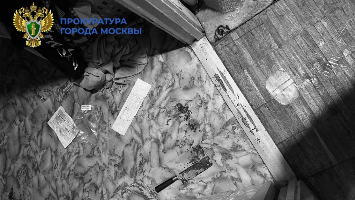 Мужчина нанес беременной жене удары ножом и попытался задушить ее