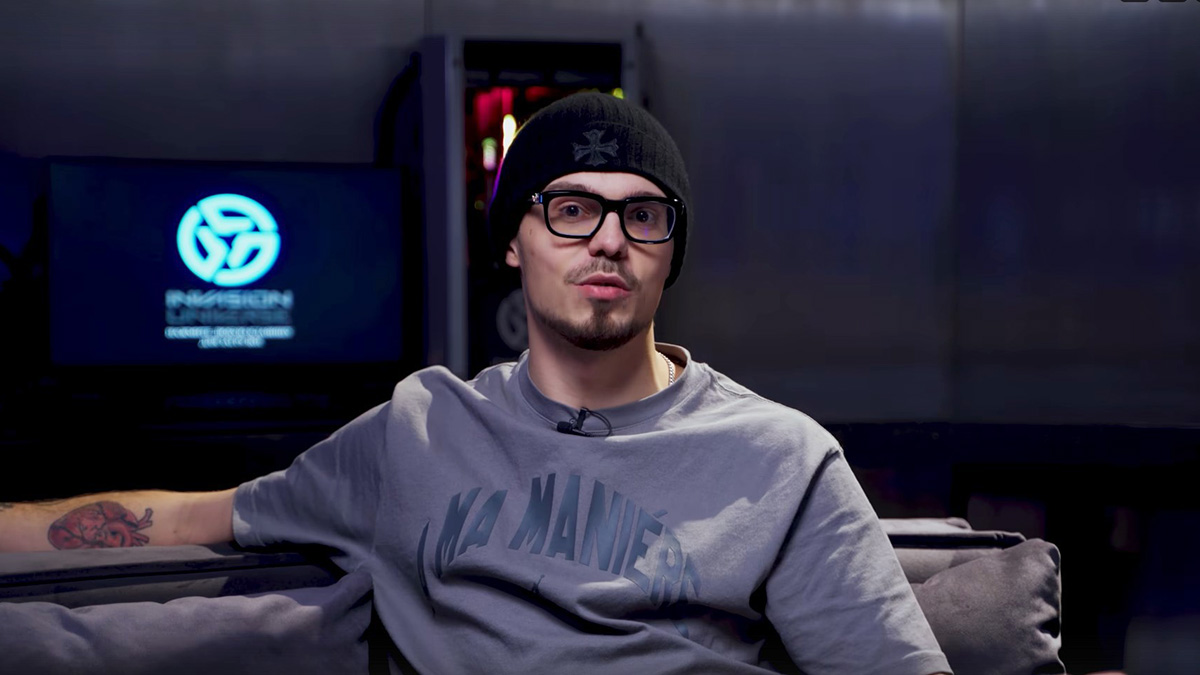 Mash: Блогеру Никите Ефремову разрисовали двери его магазина в Москве