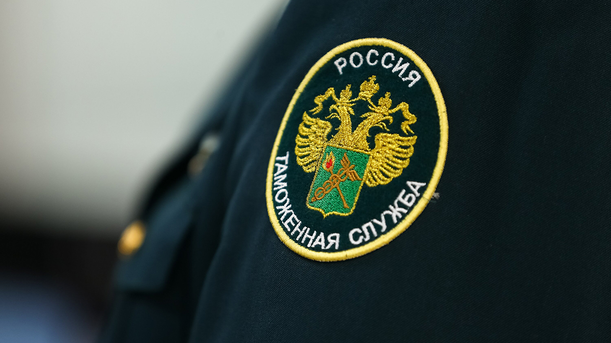 Москвичка, прилетевшая из Дубая, пыталась провести украшения на пять миллионов