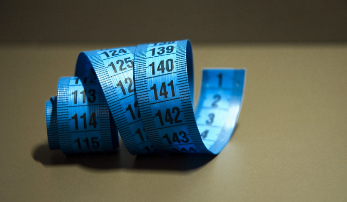 Психолог сообщила о бесполезности отказа от сладкого при похудении