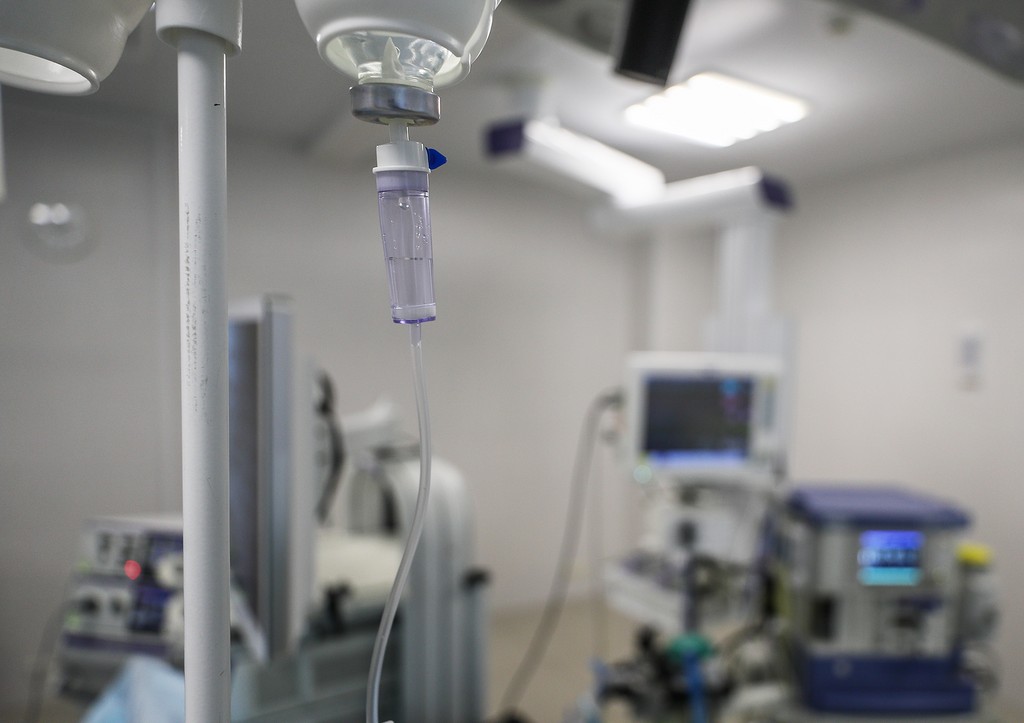 Врач из Новосибирска потерял сознание и умер на работе