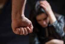 В Уфе конфликт пары закончился неприятным инцидентом 7c6b20ac-85cd-4bf7-bd24-cd8ba38cf435-67f168c9