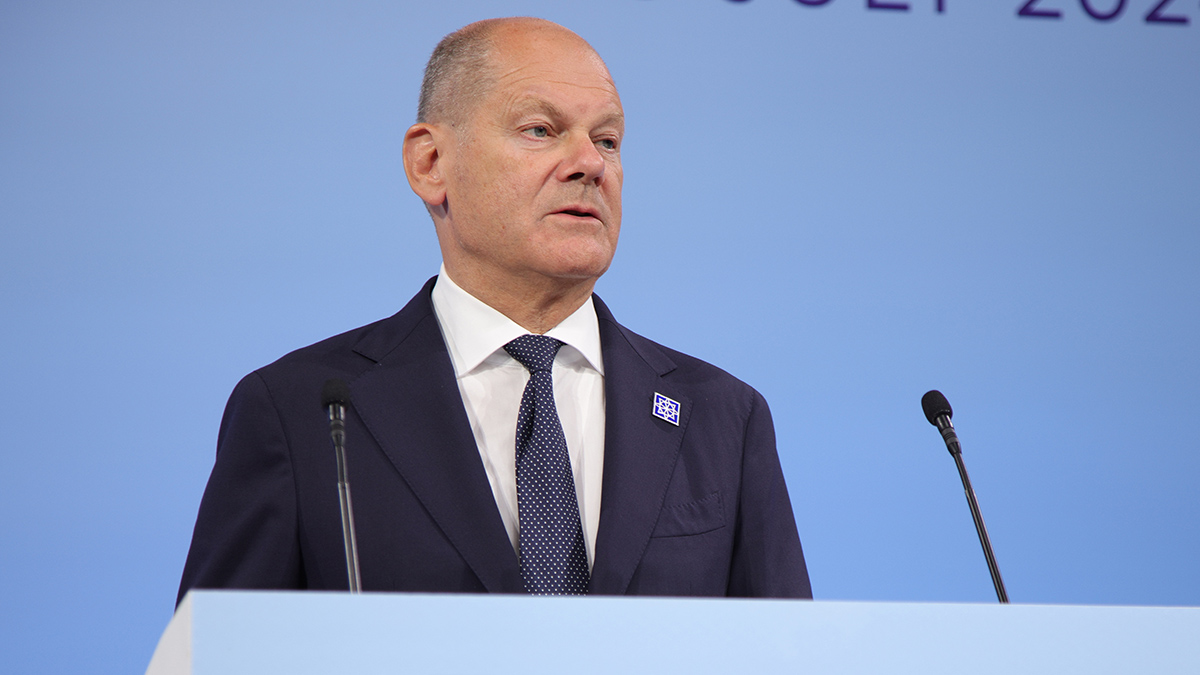 Шольц призвал ЕС внести вклад в урегулирование конфликта на Украине