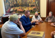 Необычная картина в кабинете Духовного управления мусульман привлекла внимание c7250c41-9a79-4d7a-a201-25fffe40ef0d-68026c40