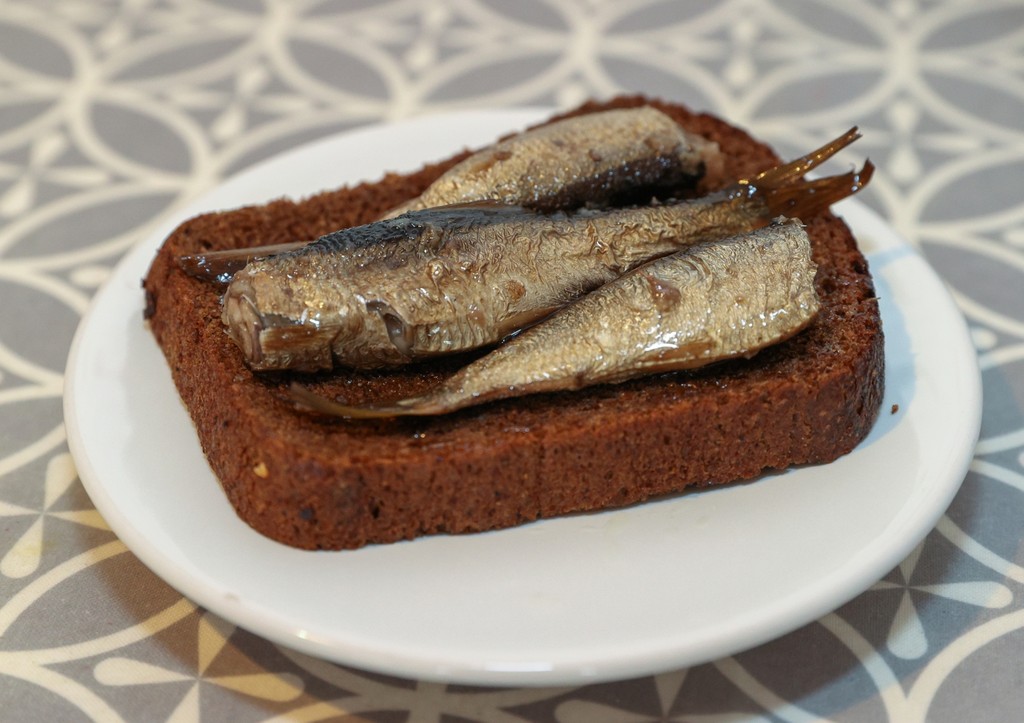 В Роспотребнадзоре рассказали о неочевидной пользе шпротов