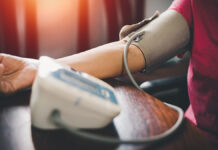 Доктор Мясников раскрыл секрет точного измерения давления при гипертонии ElderWomanUpperArmBicepInCuffOlderRetiredLady