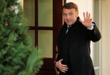 makron vorvalsya v belyj dom stavki v peregovorah s trampom zashkalivayut-ekbonline-ru-174040975200-0