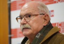 «Отвратительный» фильм — Никита Михалков обрушился с критикой на «Анору» Юры Борисова Красная дорожка на открытии 45-го Московского международного кинофестиваля на Пушкинской площади