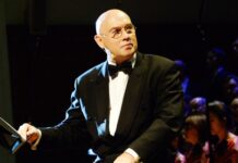 Виктор Сухоруков поделился вдохновляющим опытом работы в радиоискусстве viktor suhorukov podelilsya vdohnovlyayushhim opytom raboty v radioiskusstve-ekbonline-ru-174044789000-0