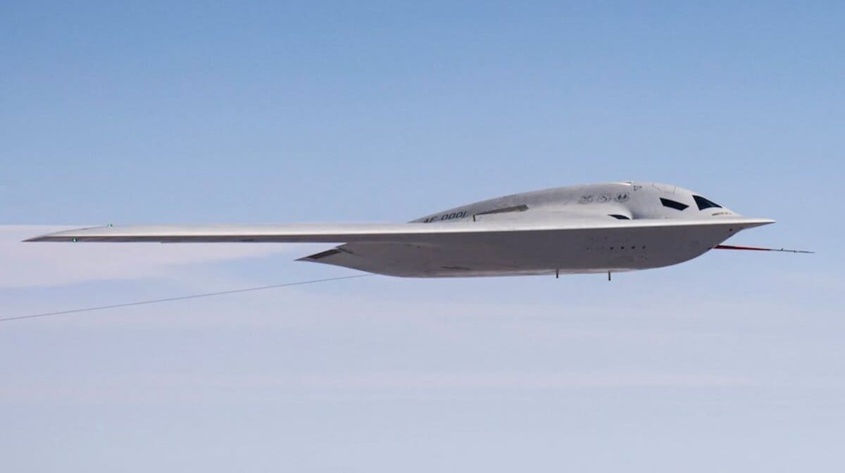 Дальность полета новейшего американского стелс-бомбардировщика B-21 Raider превысит 11 тысяч километров-0