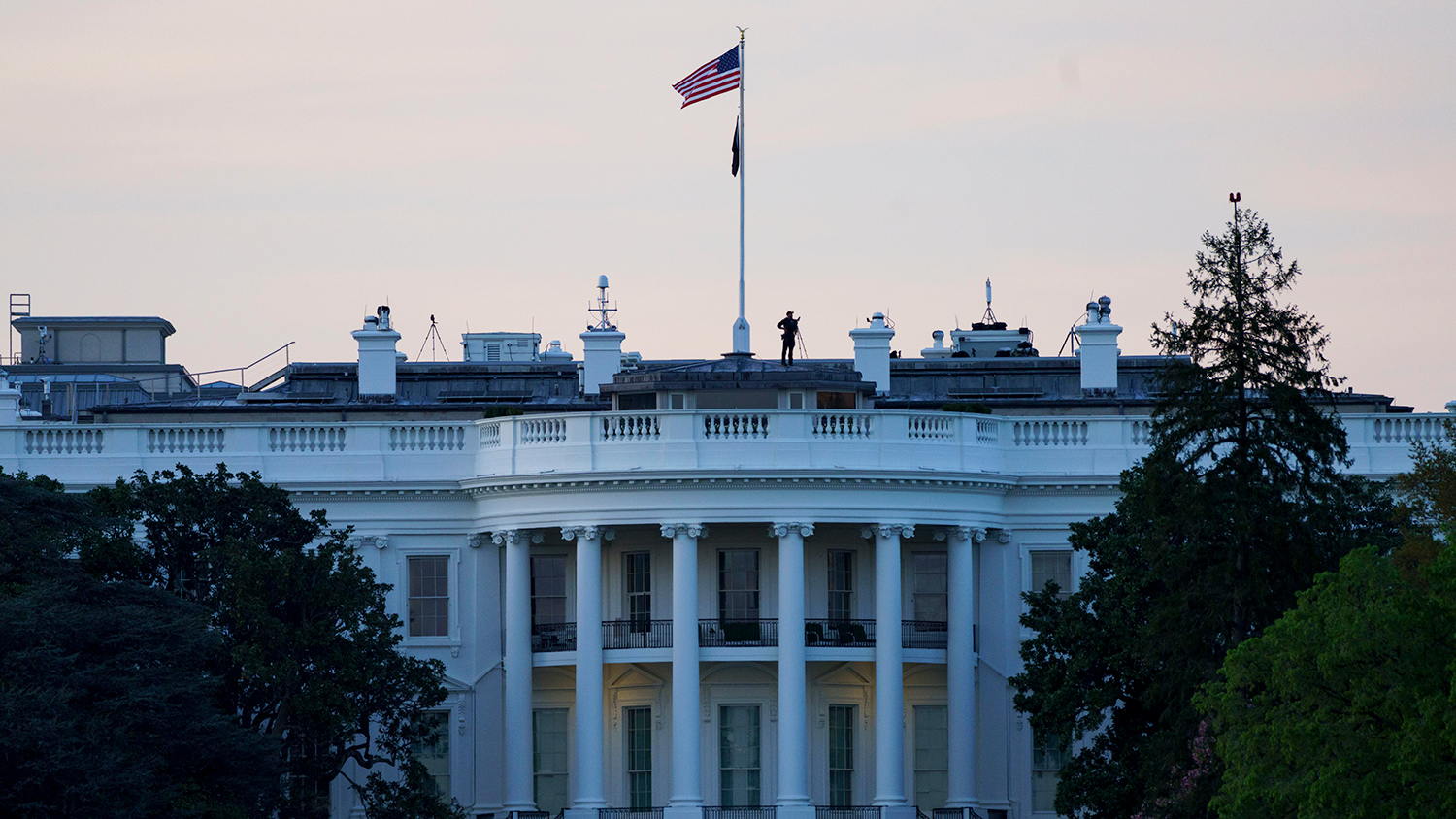 Дональд Трамп и Джей Ди Вэнс поддерживают команду после инцидента с Signal и Ансар Аллах-0