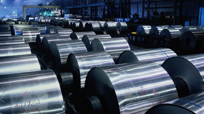 Трамп: США введут 2 апреля пошлины без исключений на сталь и алюминий