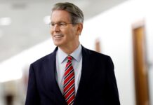 Дональд Трамп требует пересмотра санкций перед ключевыми переговорами с Путиным donald tramp trebuet peresmotra sankczij pered klyuchevymi peregovorami s putinym-ekbonline-ru-174231620900-0