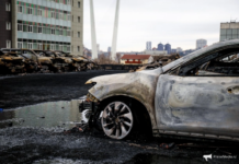 Камеры запечатлели поджигателей авто на улице Пихтовая Владивостока перед возгоранием kamery zapechatleli podzhigatelej avto na ulicze pihtovaya vladivostoka pered vozgoraniem-ekbonline-ru-174322766800-0