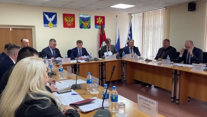 Совещание в Большом Камне стоп-кадр из видеосюжета в телеграм-канале губернатора