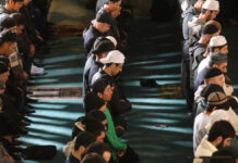 Равиль Гайнутдин и ДУМ РФ провели праздничный намаз в Соборной мечети Москвы Празднование Ураза-байрама в Московской соборной мечети