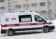 Ребенок на самокате и автобус на улице Дыбенко в Москве помощь оказана Снегопад в Москве 15 февраля