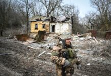 Российский военный сообщил об уничтожении села ВСУ в Курской области Русское Поречное rossijskij voennyj soobshhil ob unichtozhenii sela vsu v kurskoj oblasti russkoe porechnoe-ekbonline-ru-174227774400-0