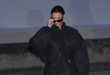 Тайра Бэнкс восхищает стилем на Неделе моды в Париже tajra benks voshishhaet stilem na nedele mody v parizhe-ekbonline-ru-174161415300-0