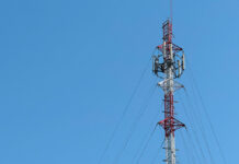 Загадочные сигналы УВБ-76 продолжают интриговать слушателей ACommunicationsAntennaOnBlueSkyBackground