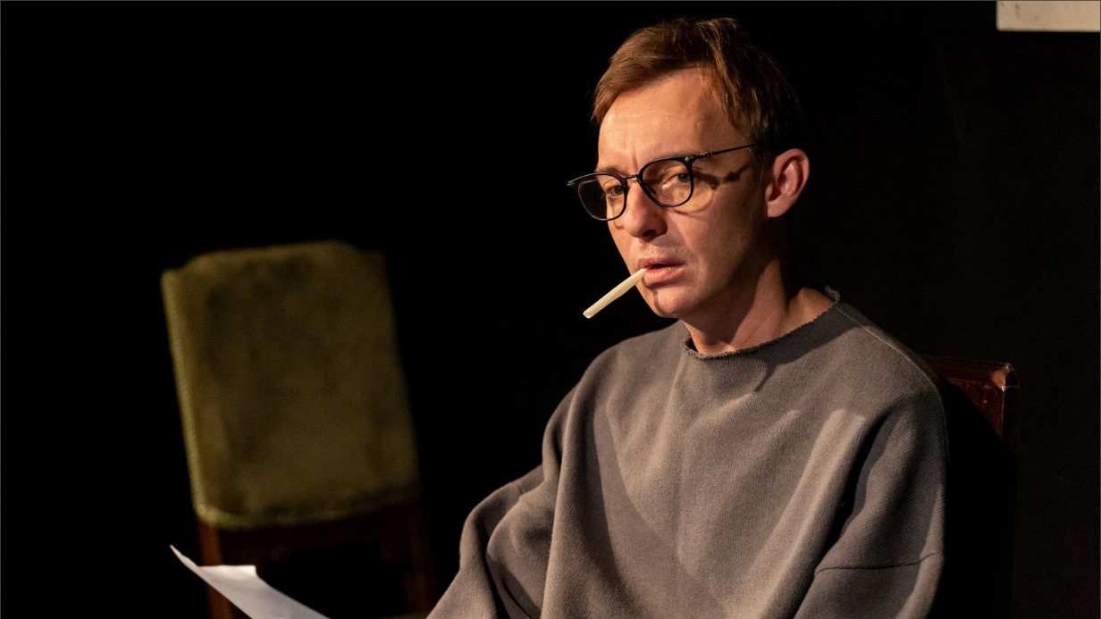 Пришел пьяный и схватил ребенка: появились подробности нападения на актера Деля