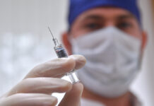 Александр Серяков и Дмитрий Каприн о прорыве мРНК-вакцины в лечении онкологии Вакцинация против гриппа в МФЦ района Арбат