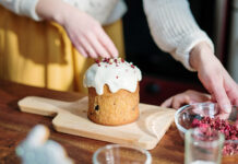 Александр Сухарев раскрыл секрет воздушного кулича на Пасху без дрожжей aleksandr suharev raskryl sekret vozdushnogo kulicha na pashu bez drozhzhej-ekbonline-ru-174495297000-0