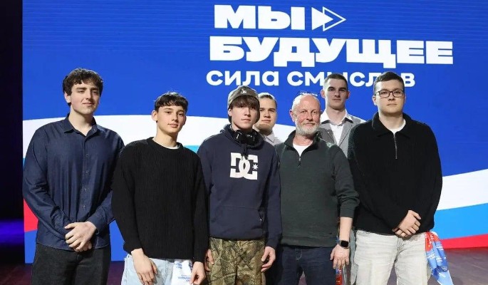 Блогер Дмитрий Пучков встретился с молодежью в Подмосковье