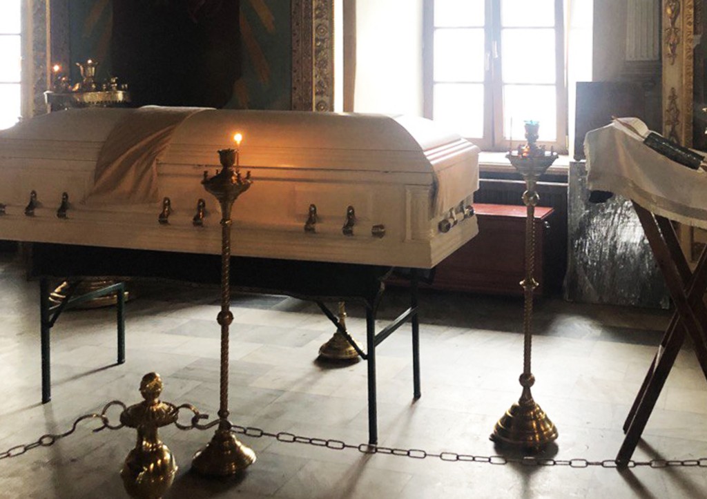 Белоснежный гроб Паши Техника попал на фото