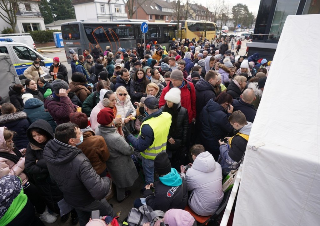 «Все кипит»: крошечная деревня в ФРГ протестует против размещения беженцев