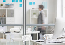 Илья Русяев и Валентина Яковлева о законных аспектах трудовых договоров BlurredHumanFigureMovingBehindTransparentWallBetweenTwoOffices